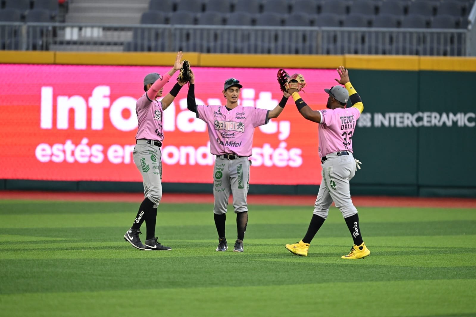 LEONES GANA DUELO SABATINO Y EMPATA LA SERIE